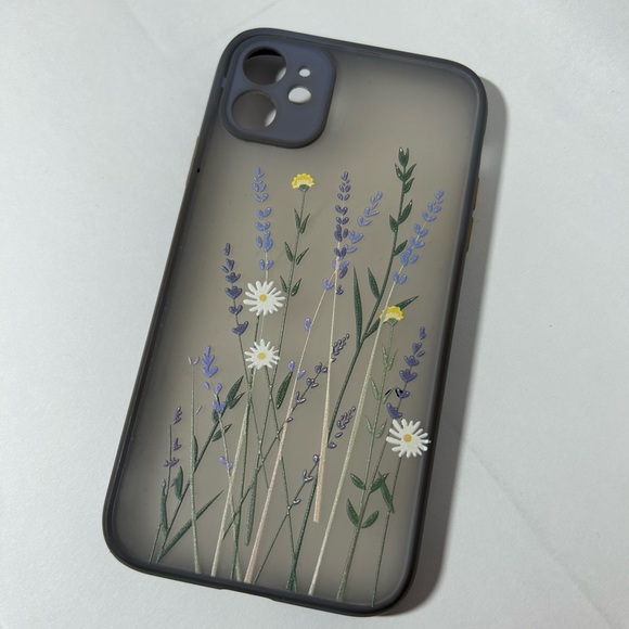 Amazon Iphone 11 phone case flower design - Picture 2 of 7